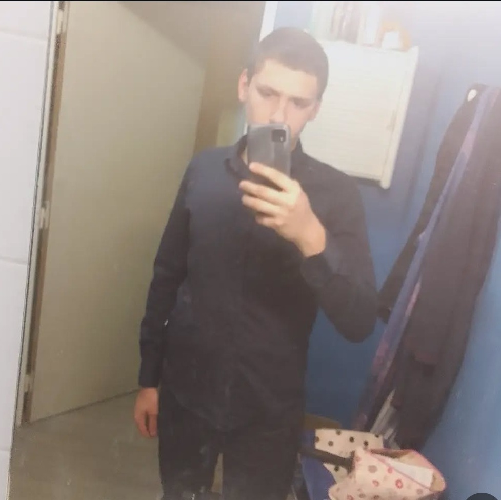 Profil de Aurelio, 20 ans, Gay cruising à Perly