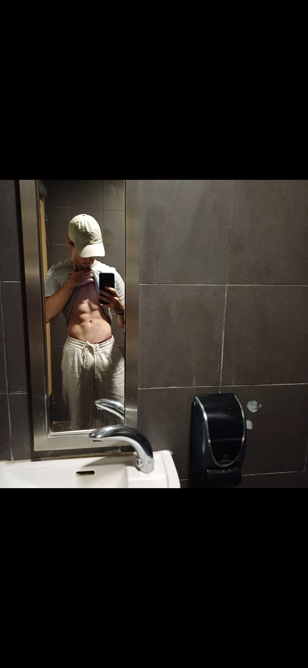 Profil de Louis-arnaud, 21 ans, Gay cruising à Carì
