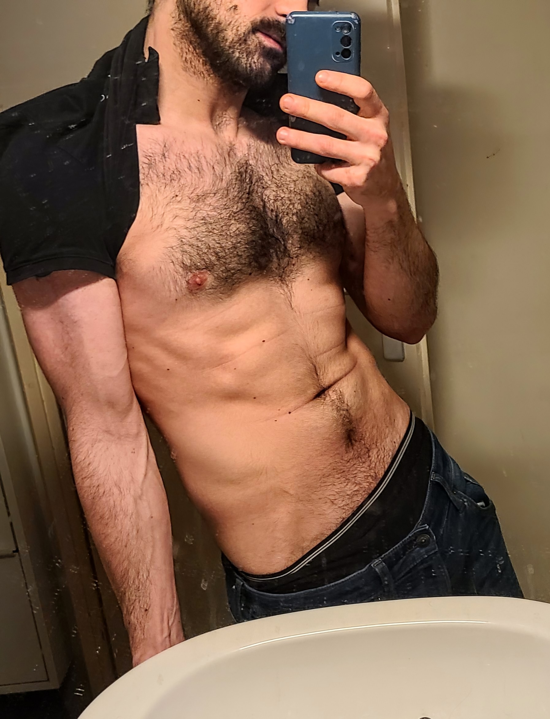 Profil de Eliaou, 24 ans, Gay cruising à Clugin