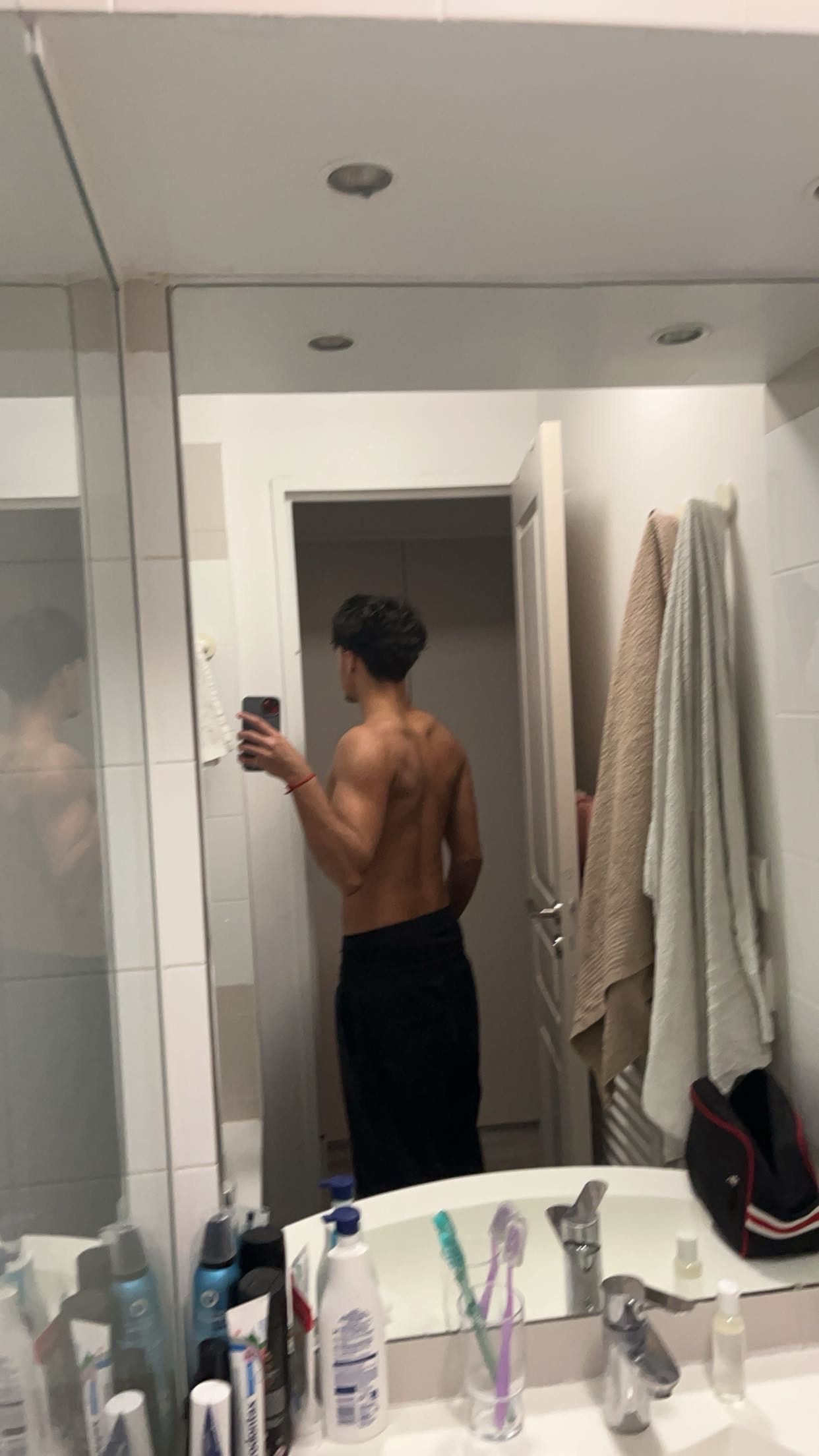 Profil de Yoël, 19 ans, Gay cruising à Cronay