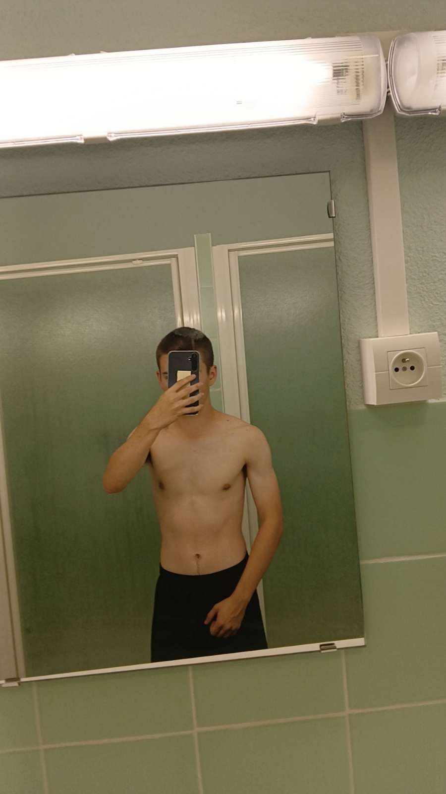 Profil de Younous, 19 ans, Gay cruising à Ardez