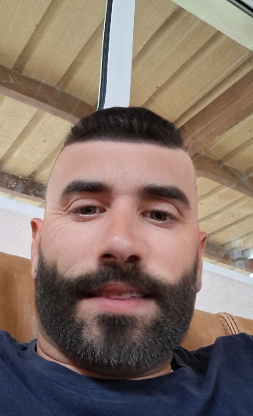 Profil de Howard, 40 ans, Gay cruising à Vättis