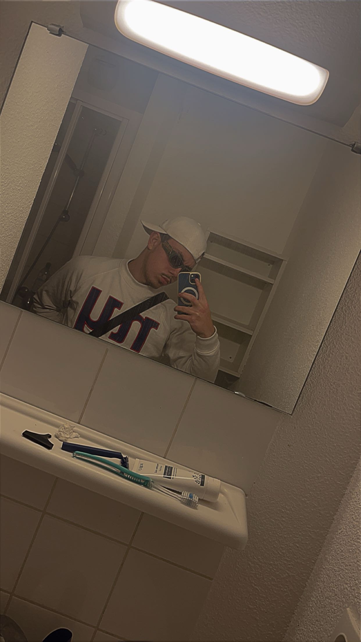 Profil de Efraim, 18 ans, Gay cruising à Bercher