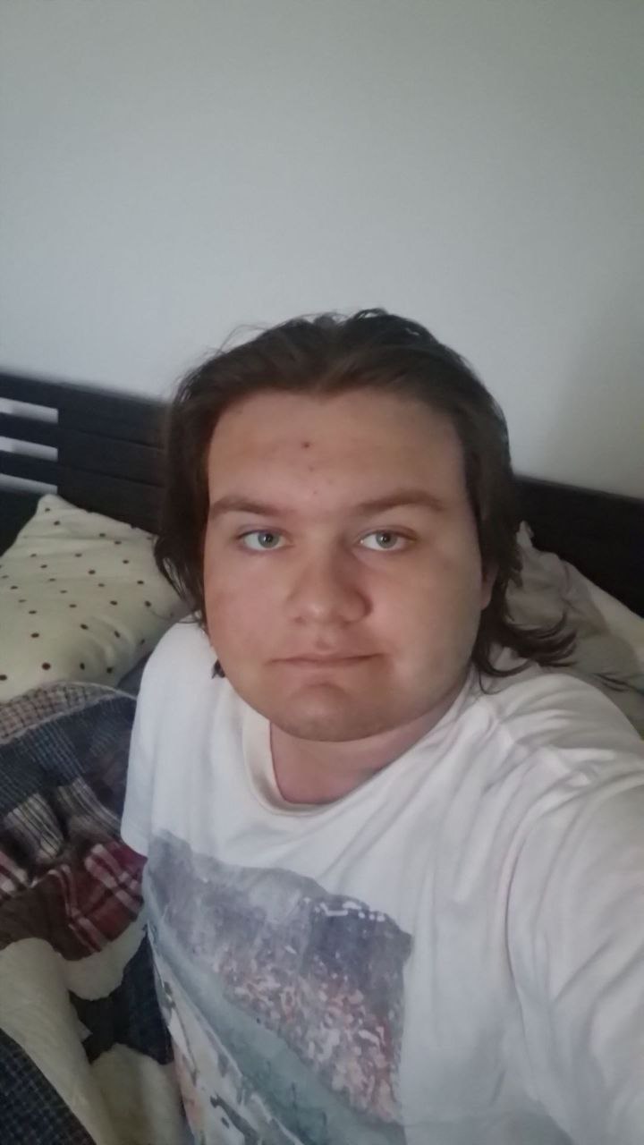 Profil de Younese, 19 ans, Gay cruising à Bercher
