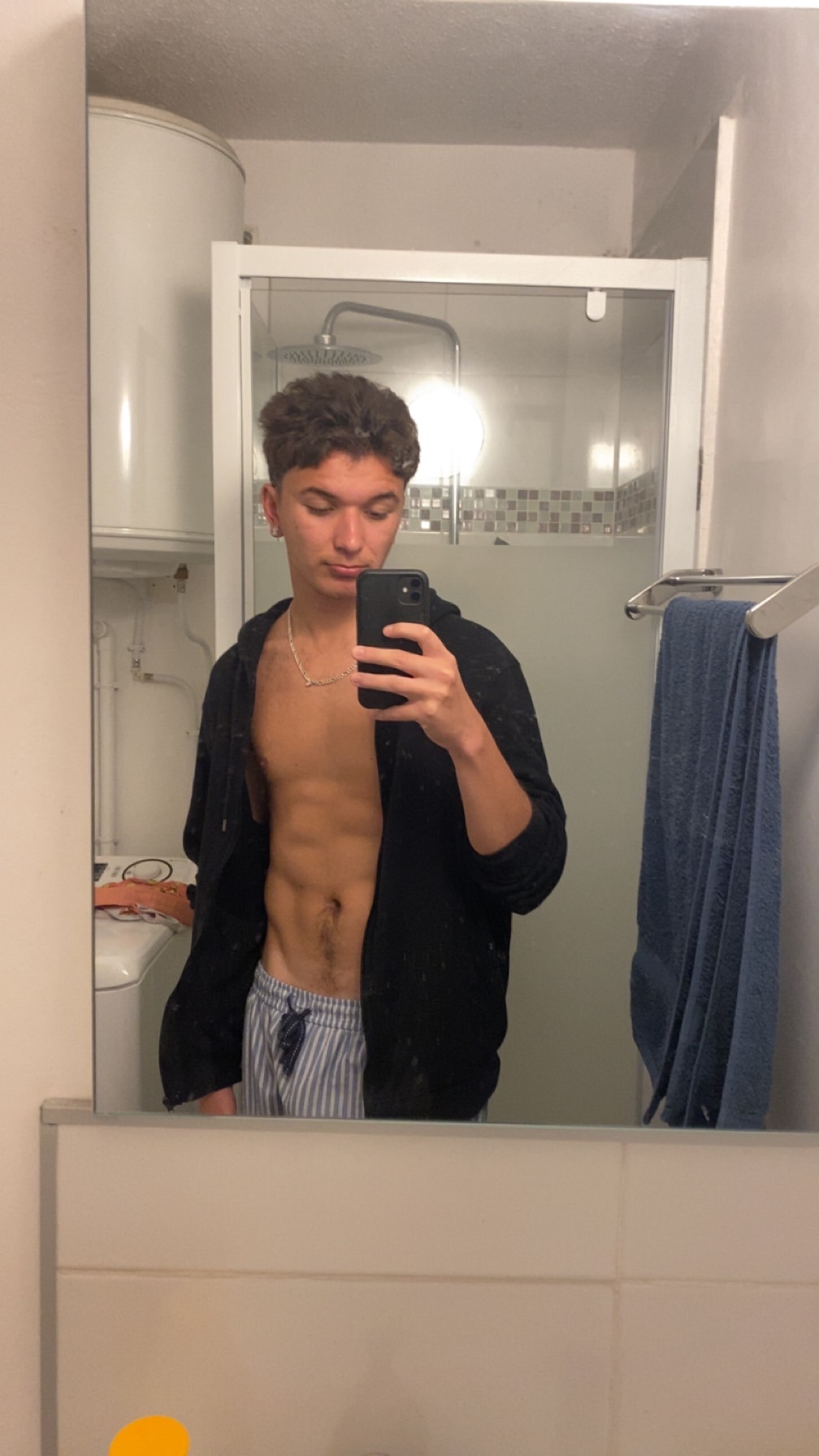 Profil de Allaoua, 21 ans, Gay cruising à Lüen