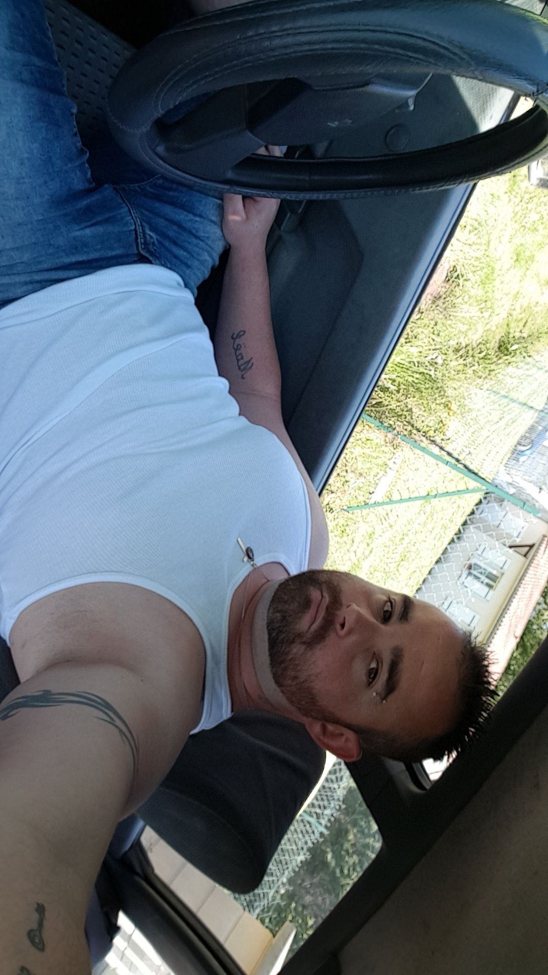 Profil de Ubald, 37 ans, Gay cruising à Münchenwiler