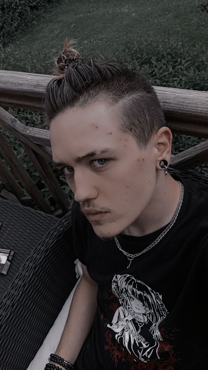 Profil de Rodi, 18 ans, Gay cruising à Lovatens