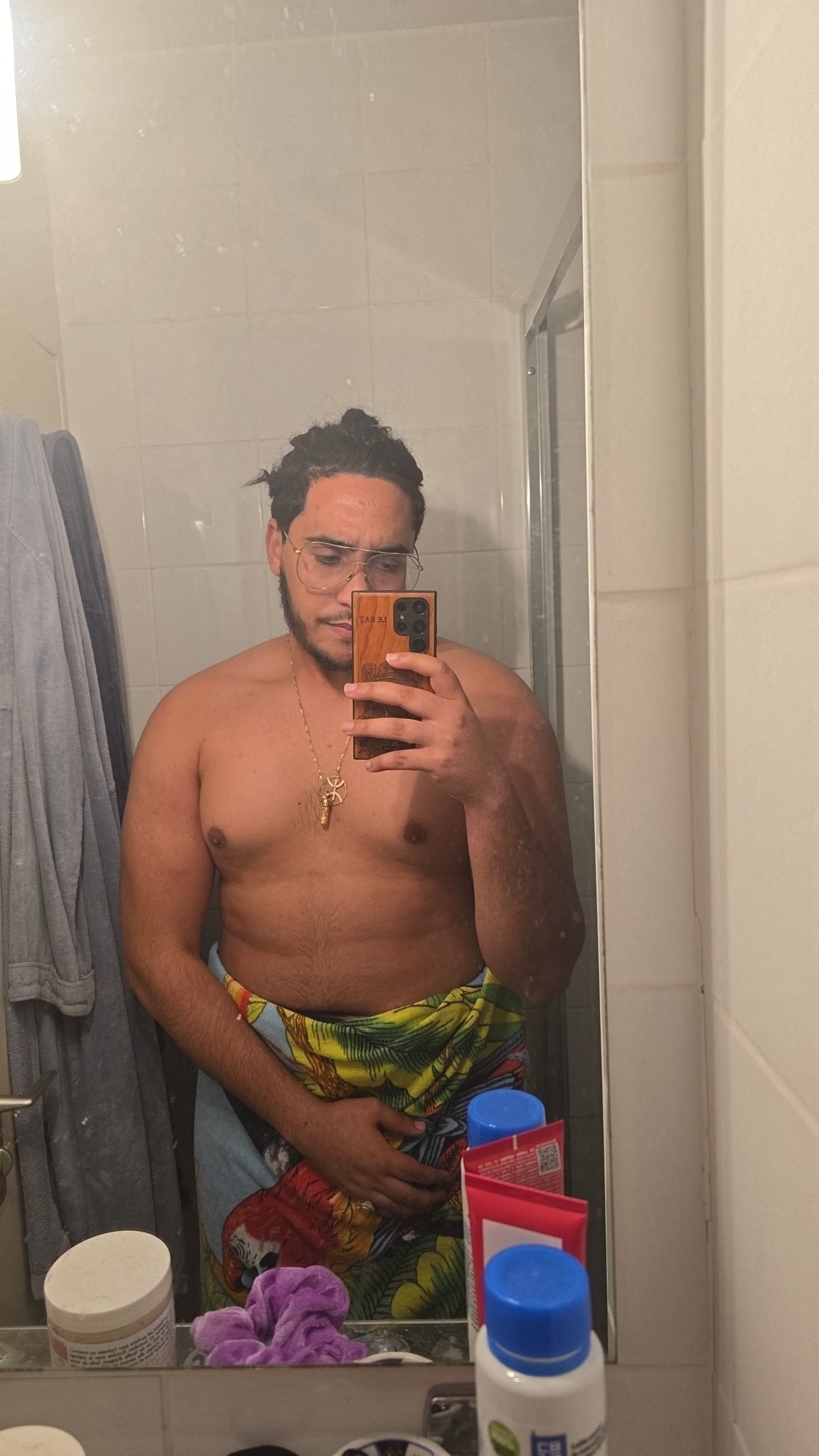 Profil de Osama, 27 ans, Gay cruising à Grindel