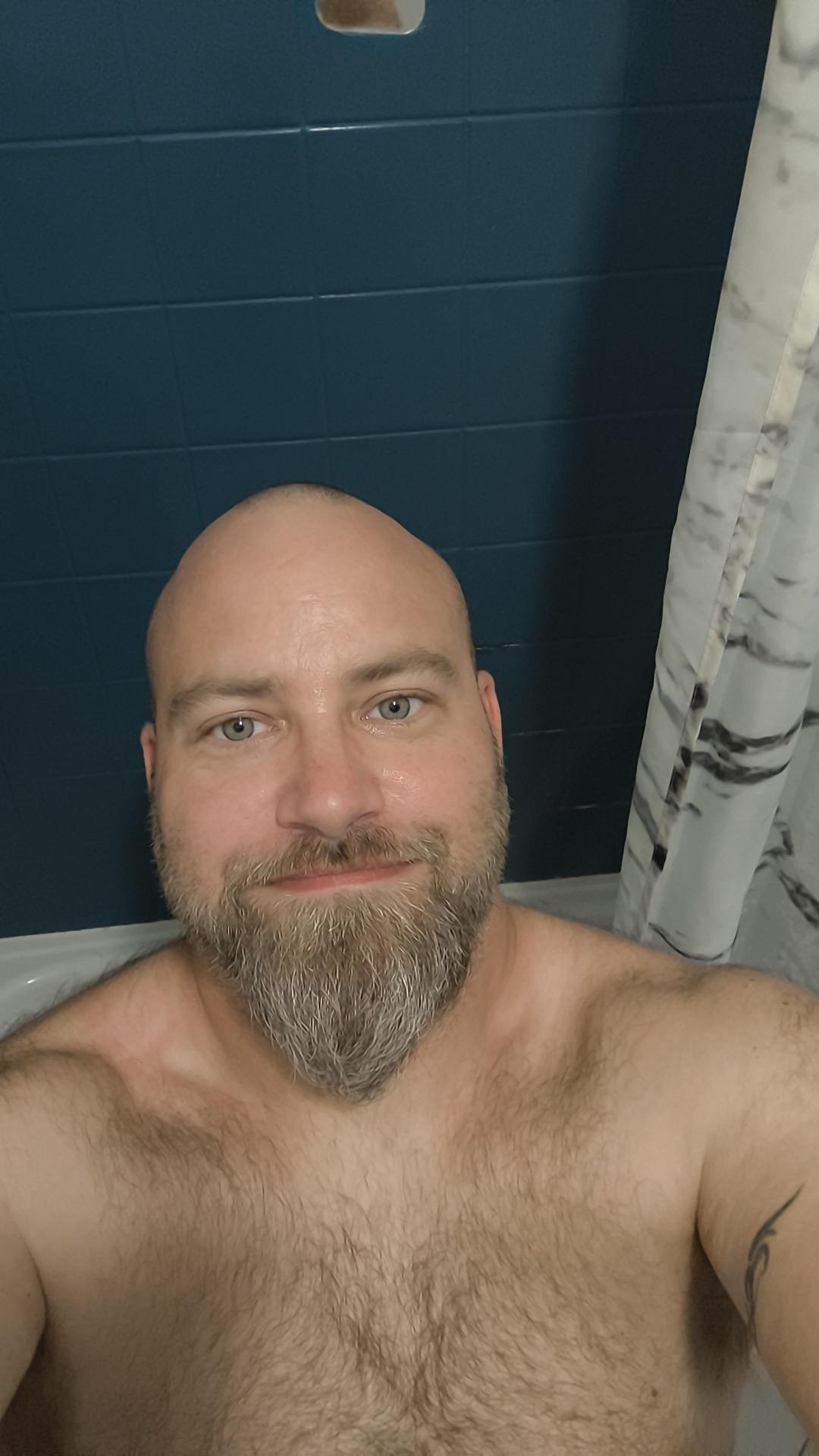Profil de Abdulla, 43 ans, Gay cruising à Lüen