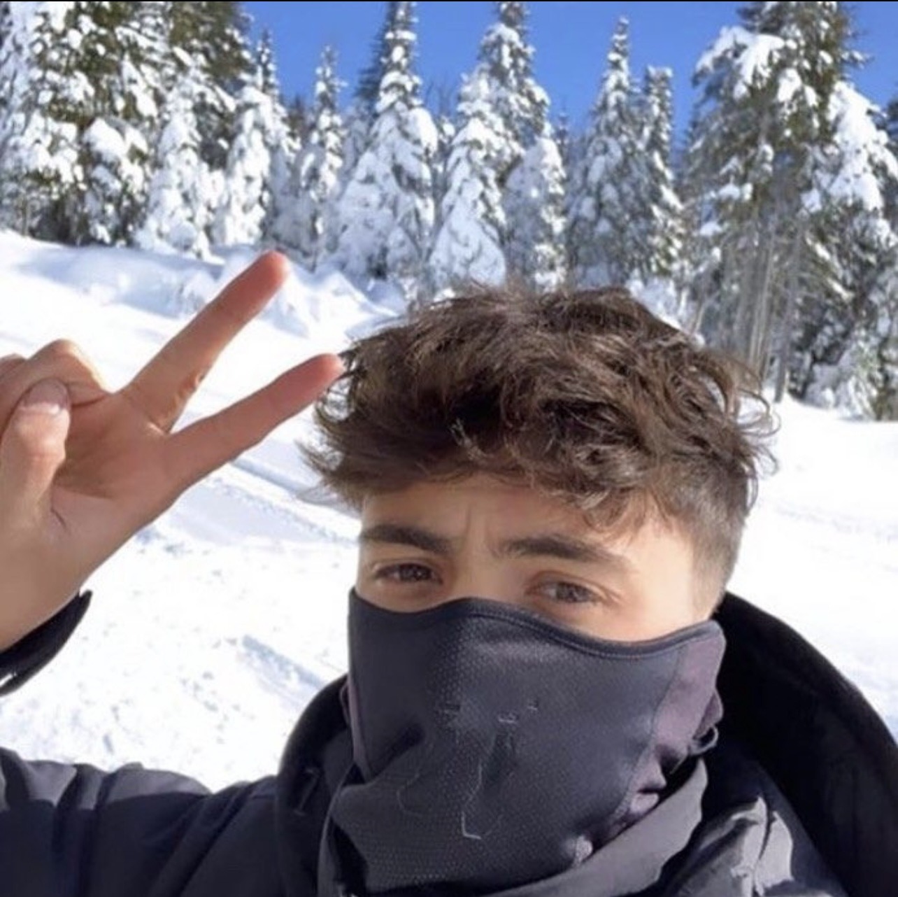 Profil de Steves, 25 ans, Gay cruising à Syens