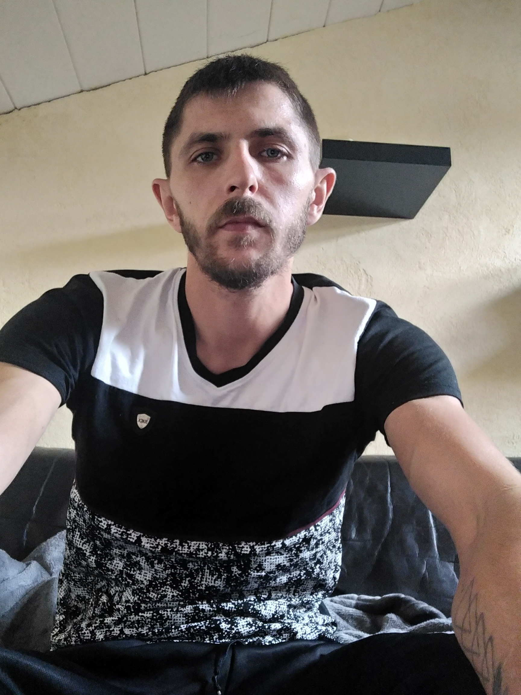 Profil de Mladen, 35 ans, Gay cruising à Penthéréaz