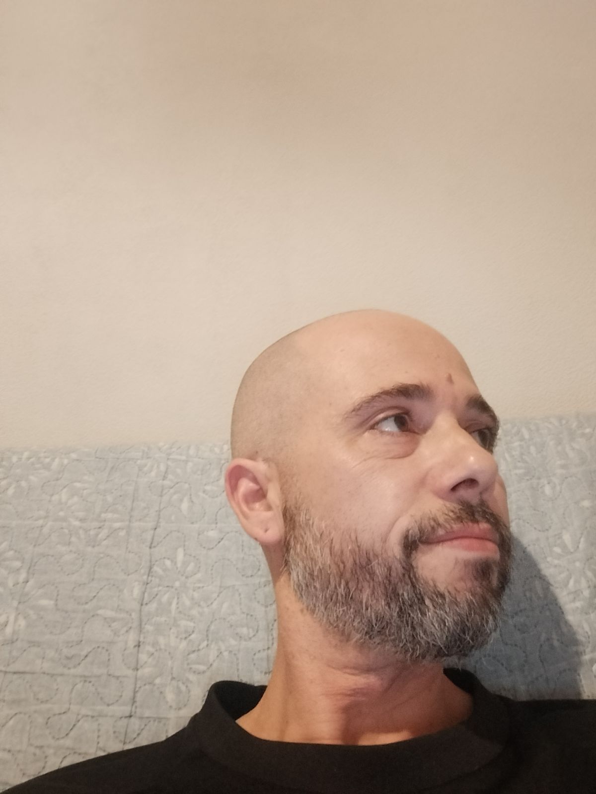 Profil de Hassen, 40 ans, Gay cruising à Castrisch