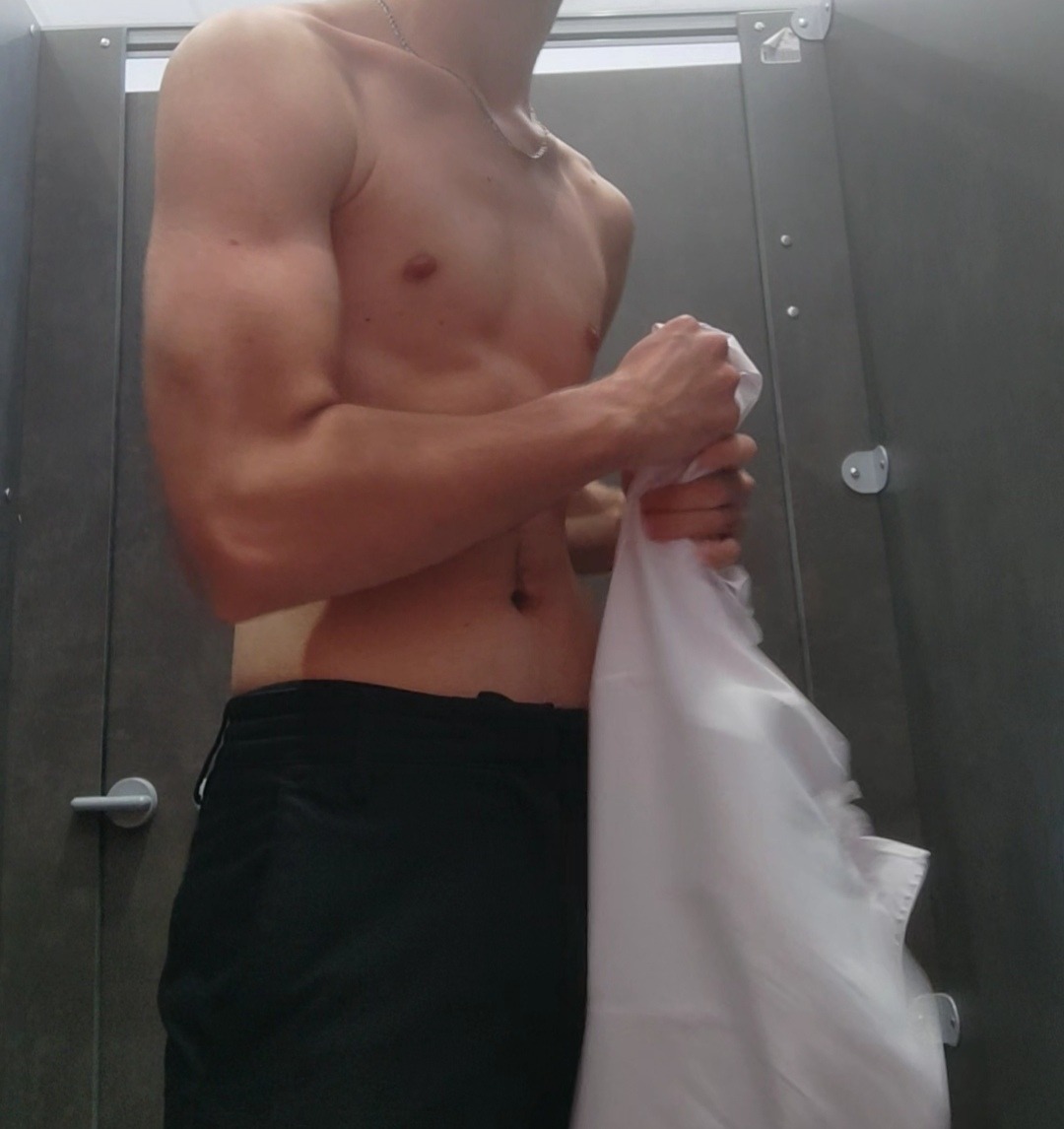 Profil de Clifford, 18 ans, Gay cruising à Wynigen