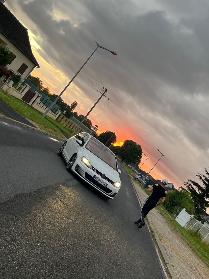 Profil de Hadrian, 23 ans, Gay cruising à Sassel