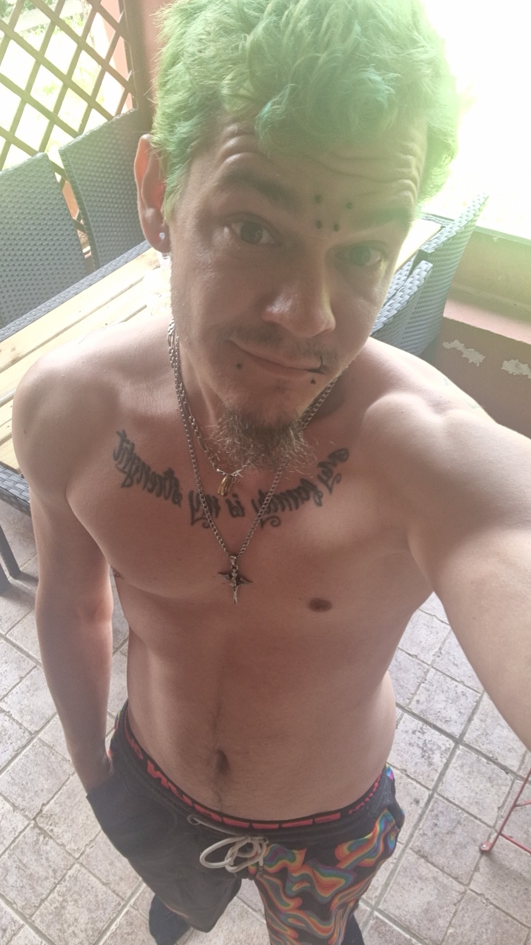 Profil de Edouart, 29 ans, Gay cruising à Denezy