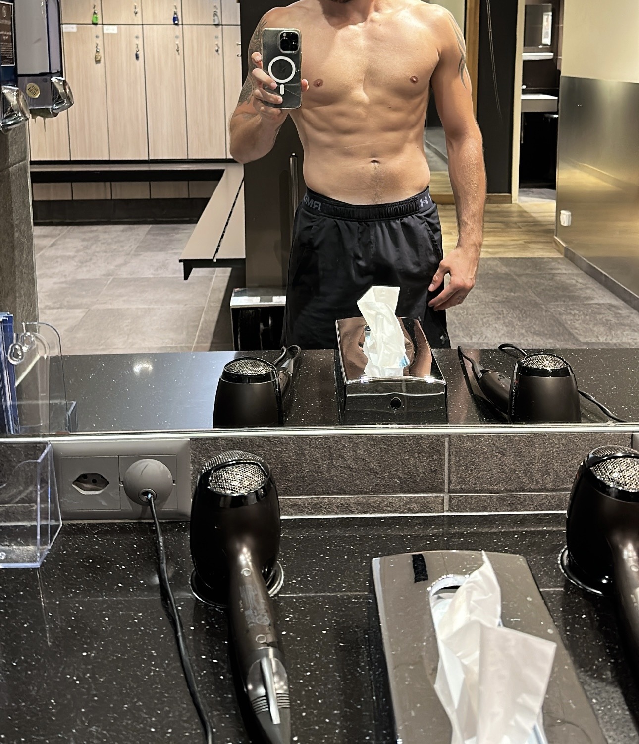 Profil de Nadjim, 27 ans, Gay cruising à Cuarnens