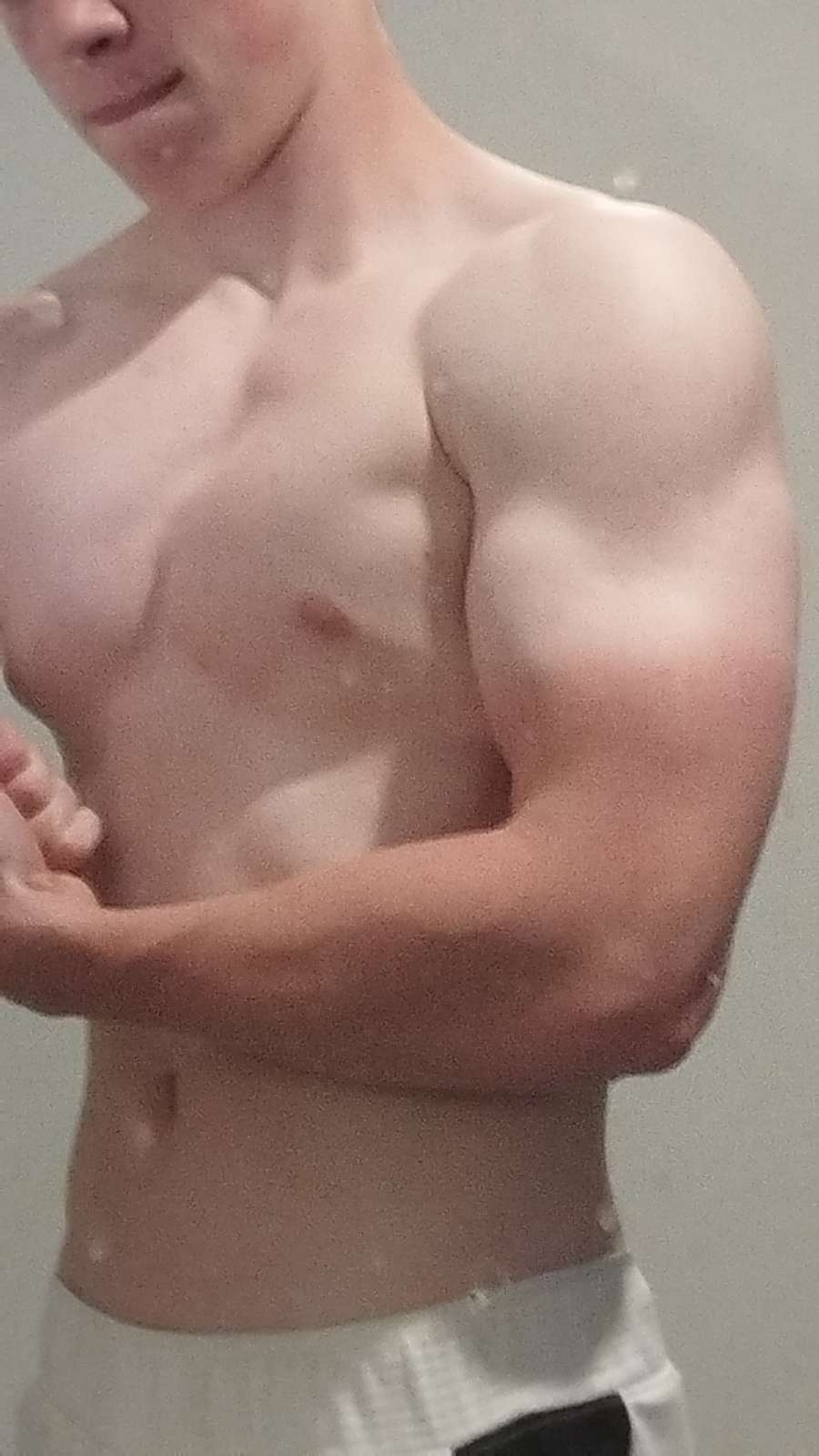 Profil de Elisee, 19 ans, Gay cruising à Wikon