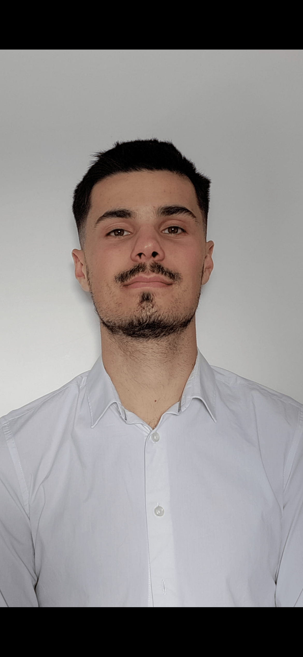 Profil de Roberto, 23 ans, Gay cruising à Crassier
