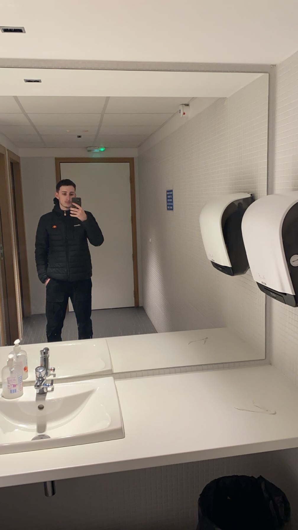 Profil de Abdenour, 20 ans, Gay cruising à Matt
