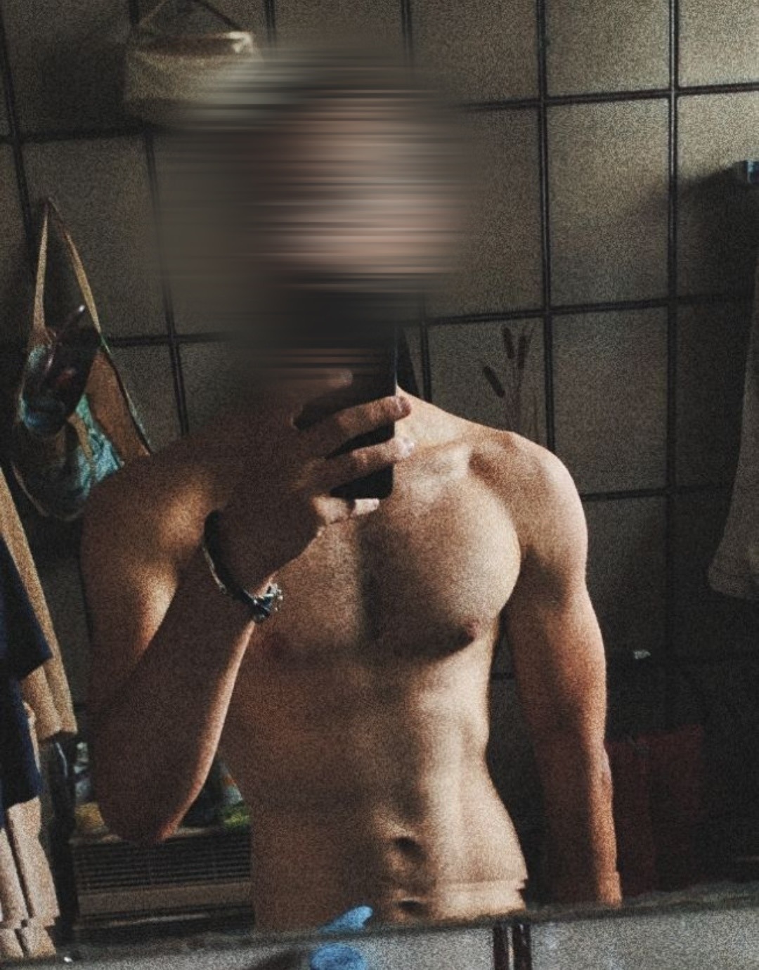 Profil de Esmael, 25 ans, Gay cruising à Lüen